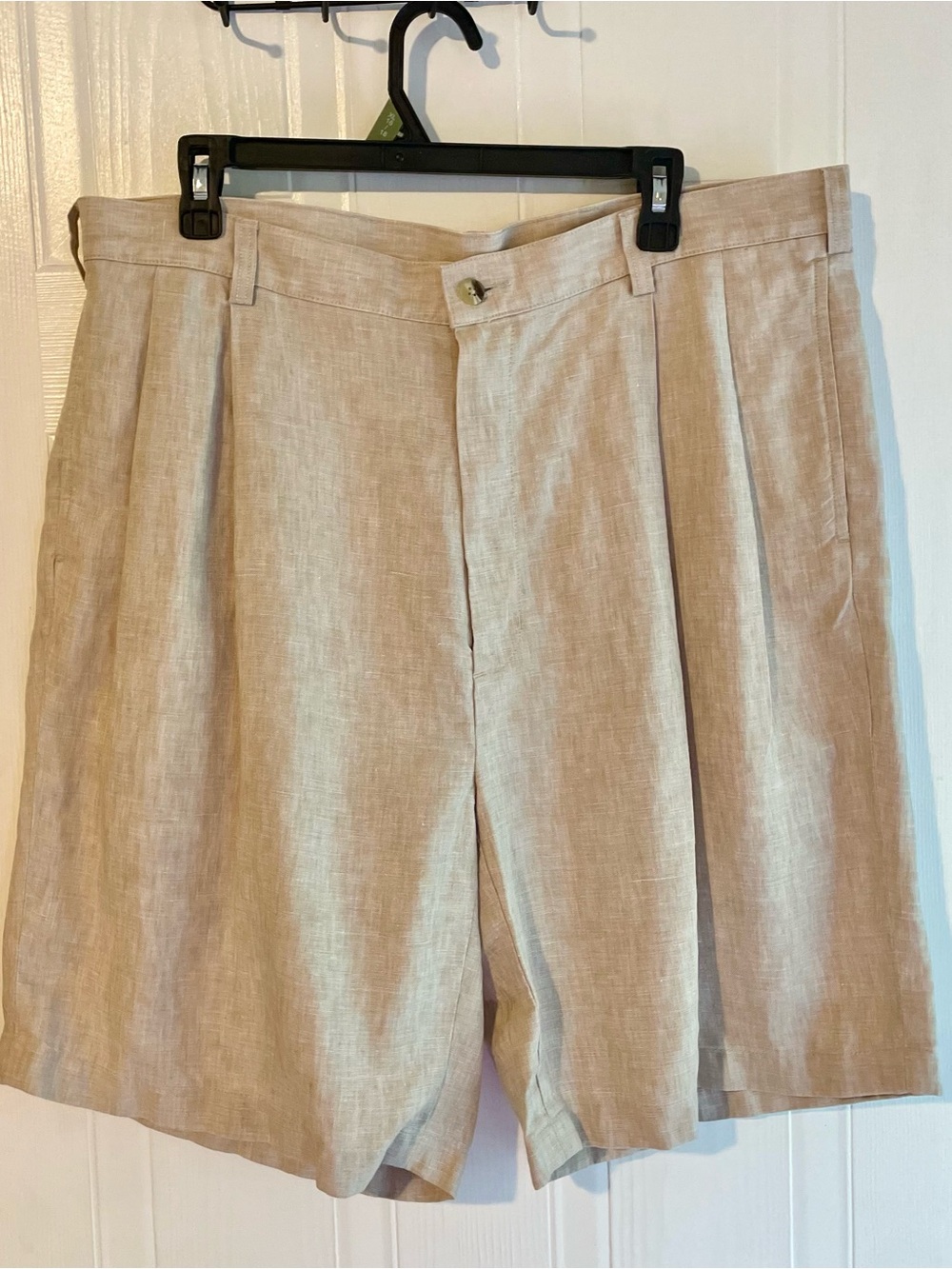 Jos A Bank Traveler’s Collection 100% Linen Shorts Men’s 38 Tan Pleated